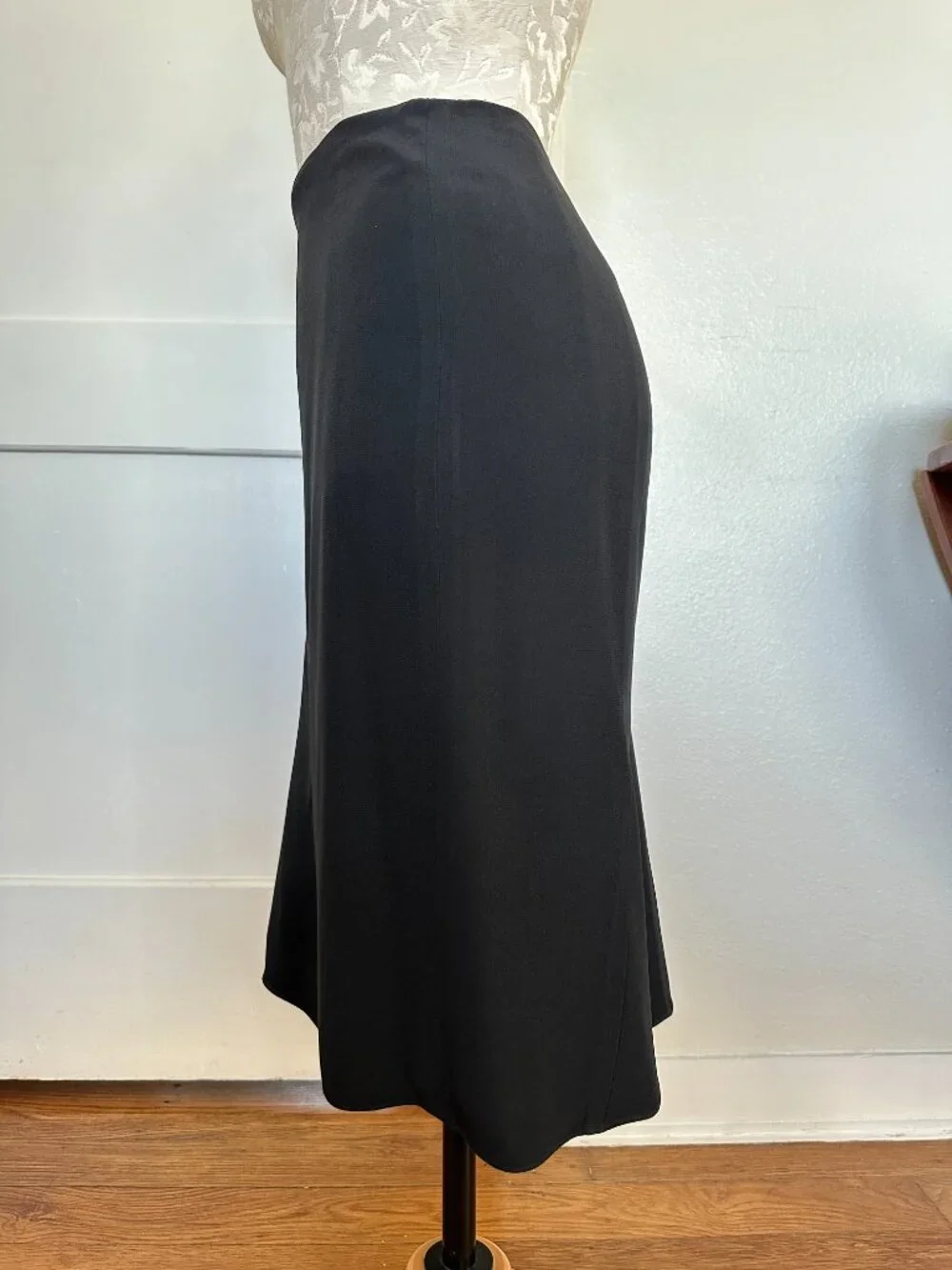 ELLEN TRACY Black A-Line Midi Skirt Size 14 Flare Hem Career Office Classic